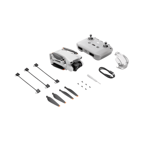 Дрон DJI Mini 3 с пультом управления DJI RC-N1, вид спереди, демонстрирующий компактность и камеру.