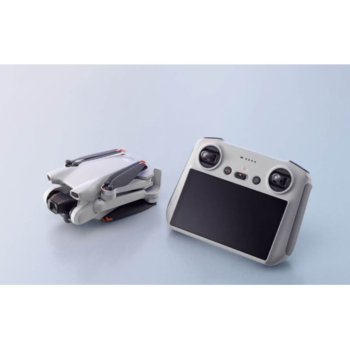 Белый дрон DJI Mini 3 с пультом управления DJI RC.