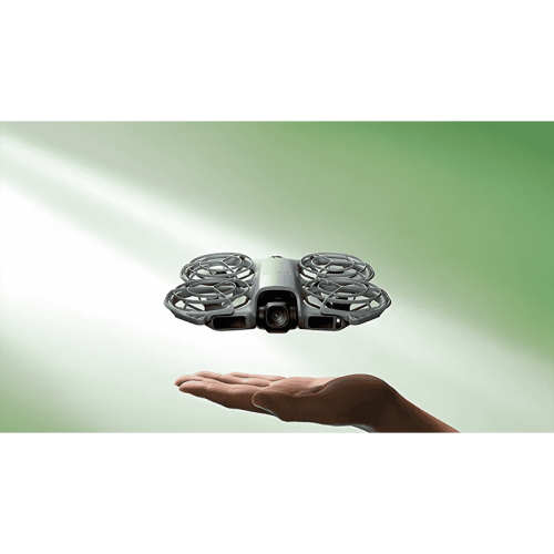 Серый дрон DJI Neo 2 в комплекте Fly More Combo, демонстрирующий компактность и стильный дизайн.