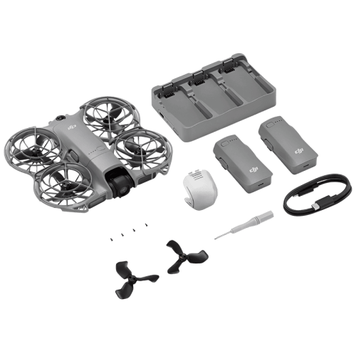 Серый дрон DJI Neo 2 с двумя дополнительными аккумуляторами и зарядным устройством из комплекта Fly More Combo (без пульта управления).