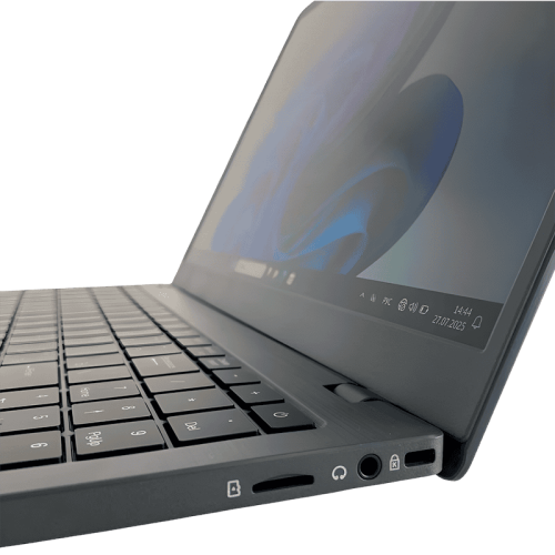 Ноутбук Tohom TK-E156E с 15.6-дюймовым экраном, 16 Гб оперативной памяти и SSD на 512 Гб.