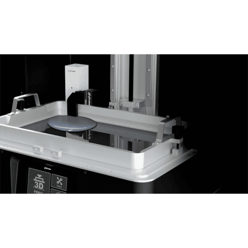 3D-принтер Phrozen Sonic MEGA 8K V2 с напечатанной высокодетализированной моделью на платформе