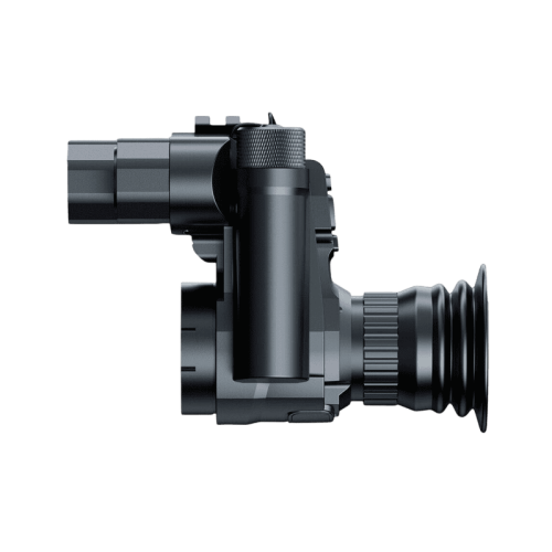 Цифровая насадка ночного видения PARD NV007SP-LRF (850 нм) с интегрированным лазерным дальномером, установленная на оптику.