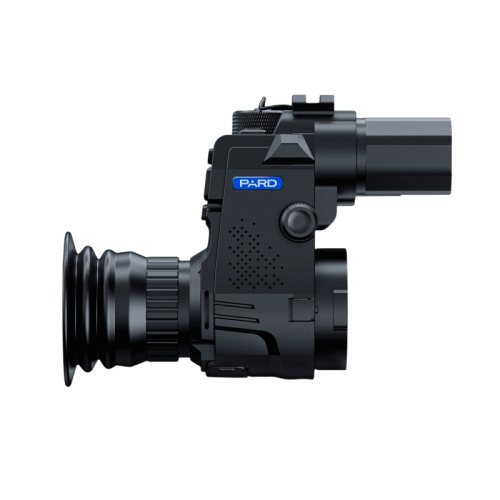Цифровая насадка ночного видения PARD NV007SP-LRF (850 нм) с интегрированным лазерным дальномером, установленная на оптику.