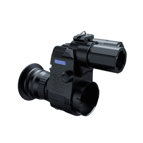Цифровая насадка ночного видения PARD NV007SP-LRF (850 нм) с интегрированным лазерным дальномером, установленная на оптику.