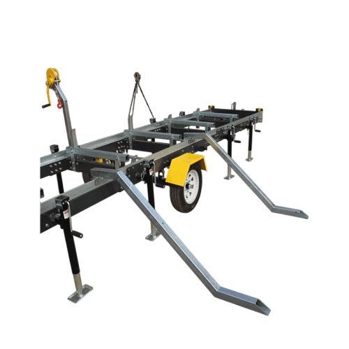 Деревообрабатывающий станок ДжР-1000 в работе