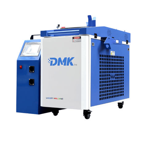 Ручной лазерный сварочный аппарат DMK DHH 3000 ВТ в работе