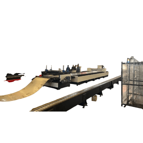 Волоконно-оптический лазерный станок Hongniu 3015GU в работе, резка металла