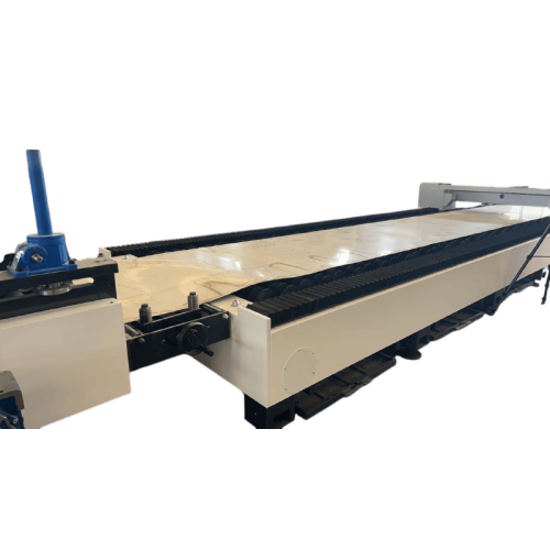 Волоконно-оптический лазерный станок Hongniu 3015GU в работе, резка металла